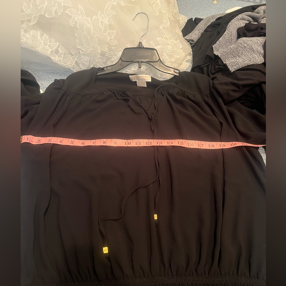 Michael Michael Kors Top 2x Euc Beautiful design - Picture 9 of 17